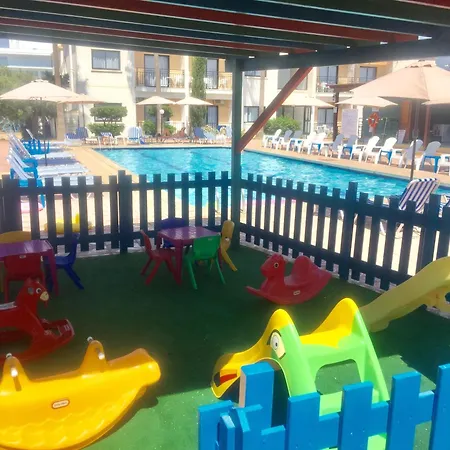 카리나 아파트먼트 3*