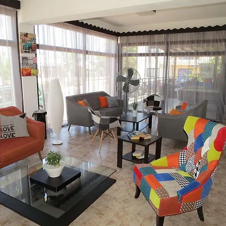 아파트호텔 카리나 아파트먼트 아이아 나파