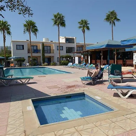 Aparthotel Carina 2*