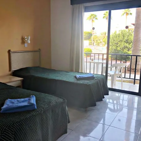 Carina Hotel apartamentowy Ajia Napa